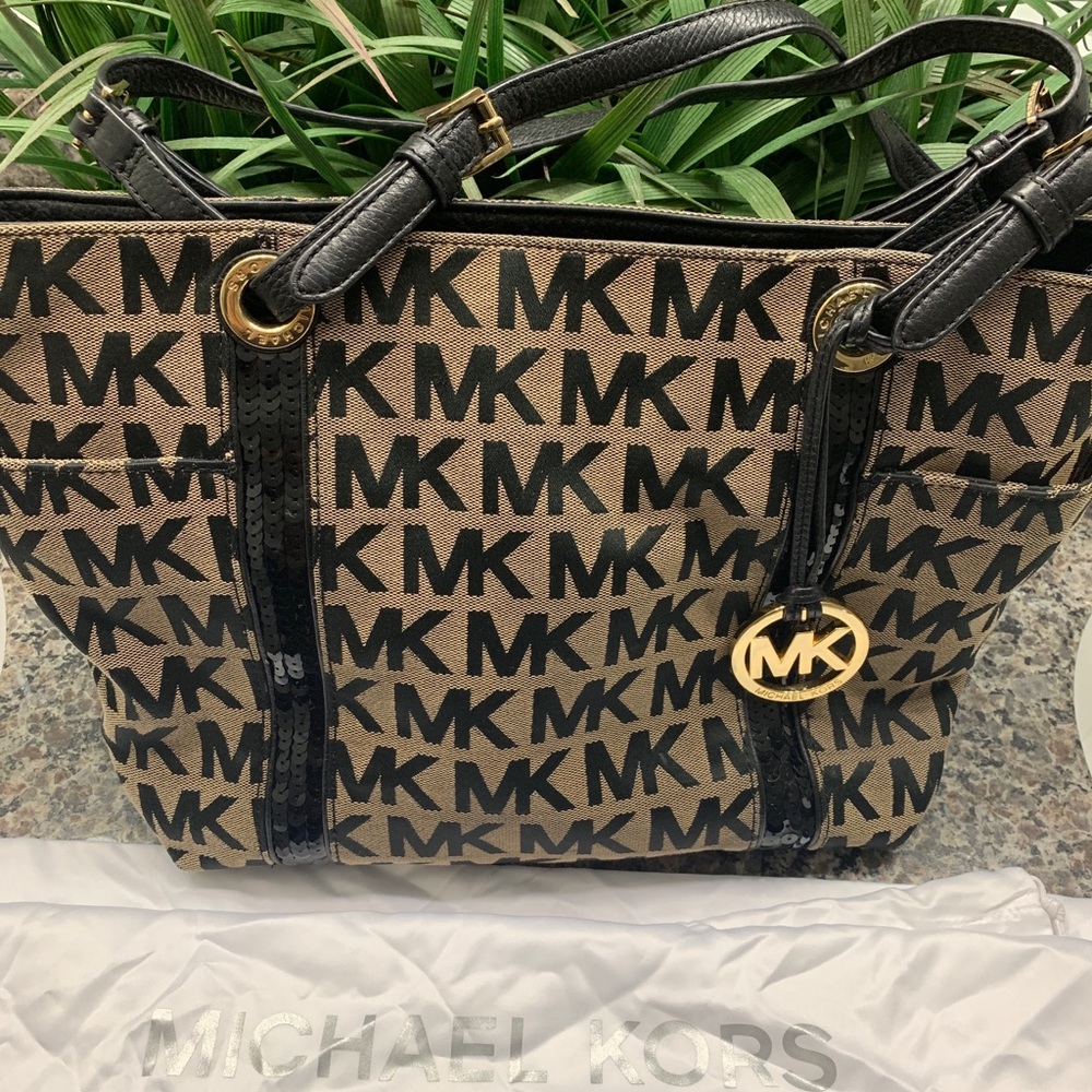 Michael Kors Signature EW Tote